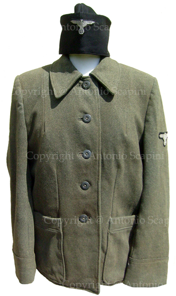 B11 - Completo per guardia femminile (Aufseherin) dei campi di concentramento